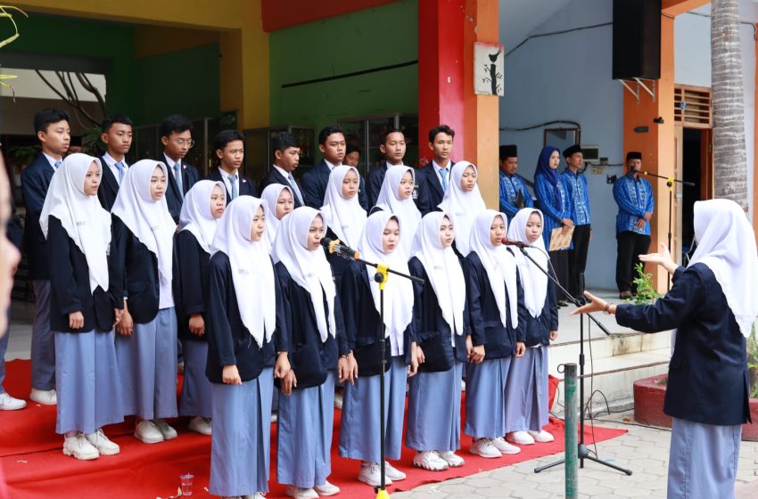  Padusa SMA Muhipo Iringi Upacara Peringatan Hari Guru Nasional