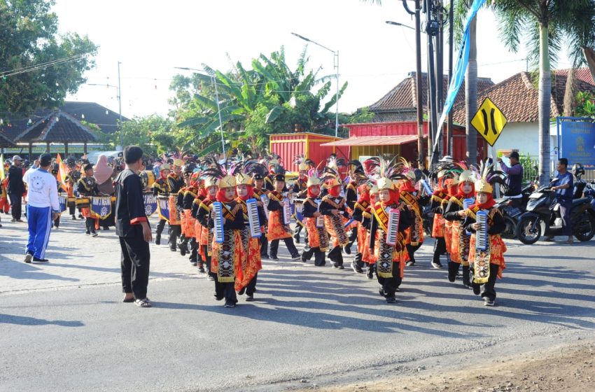  Meriahkan HUT RI ke-80, Parade Drumband MIM 3 Prima Ngunut Tampil Memukau 