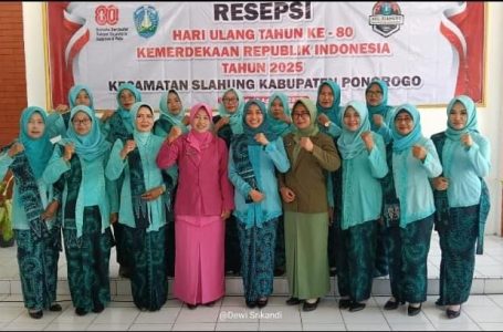 Dokumentasi Tim penggerak PKK Kecamatan Slahung Usai Upacara Resepsi Kemerdekaan RI ke-80, Ahad (17/8/25).