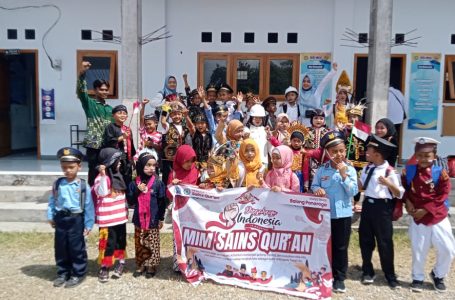 Dokumentasi Siswa-siswi MIM Sains Qur’an Balong Ikuti Karnaval Mobil Hias, Kamis (21/8/25).