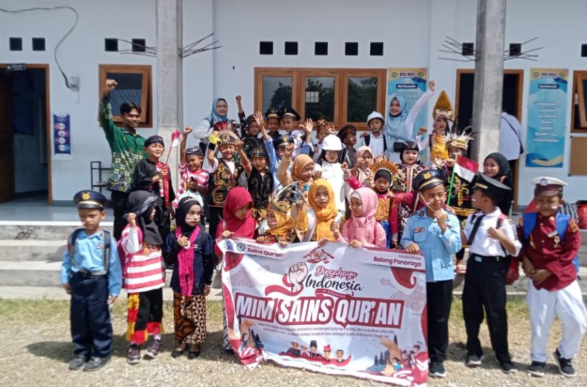  Karnaval Mobil Hias MIM SainsQu Balong Meriahkan HUT RI ke-80 Kecamatan Balong