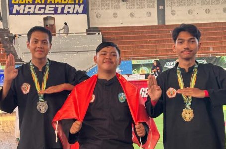 Muhammad Haikal Al-Ghifari (kiri) dan Mahija Resendiya (kanan) berhasil mempersembahkan medali emas dan perak untuk Tapak Suci Muhipo pada ajang UNESA Magetan Campus 5 Director’s Cup 2025.